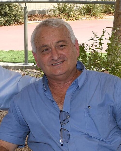 Portrait of Alon Schuster
